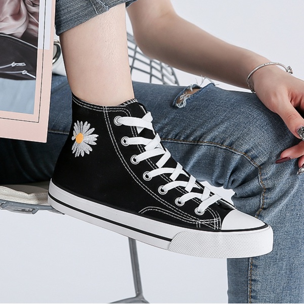 ✨DOLLS KILL✨Daisy Embroidered High Top Sneakers